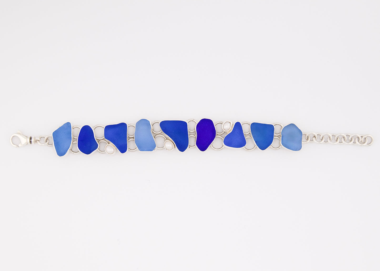 cobalt and cornflower blue sea glass bracelet with pearls