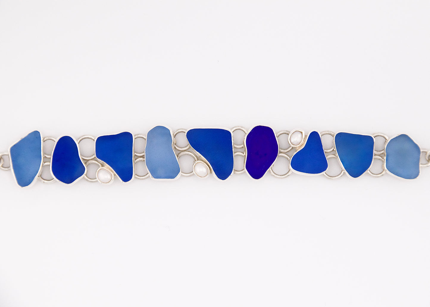 cobalt and cornflower blue sea glass bracelet with pearls