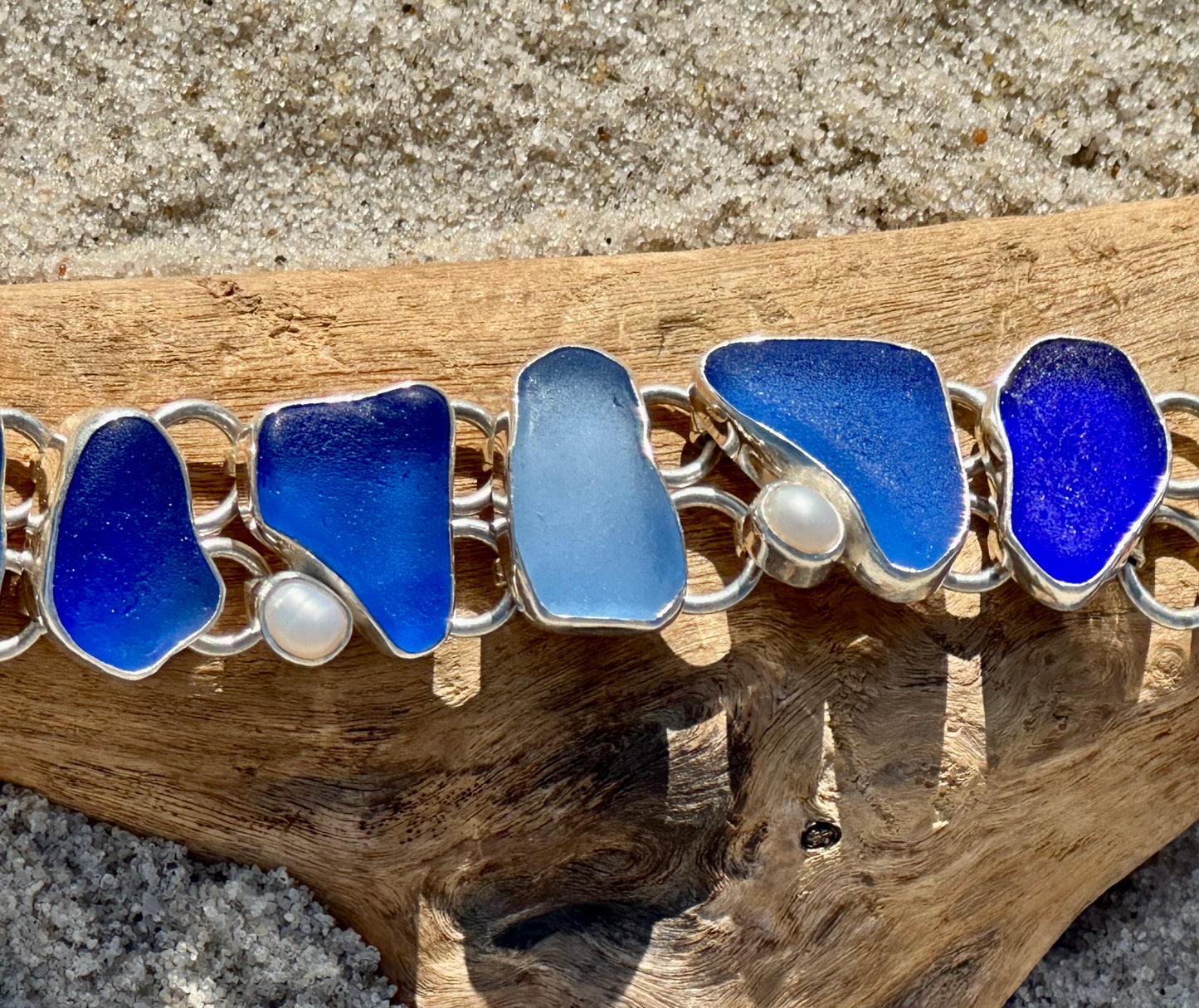 cobalt and cornflower blue sea glass bracelet with pearls