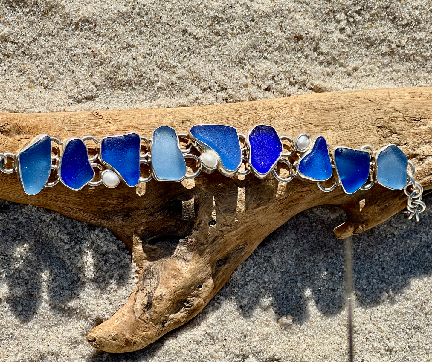 cobalt and cornflower blue sea glass bracelet with pearls
